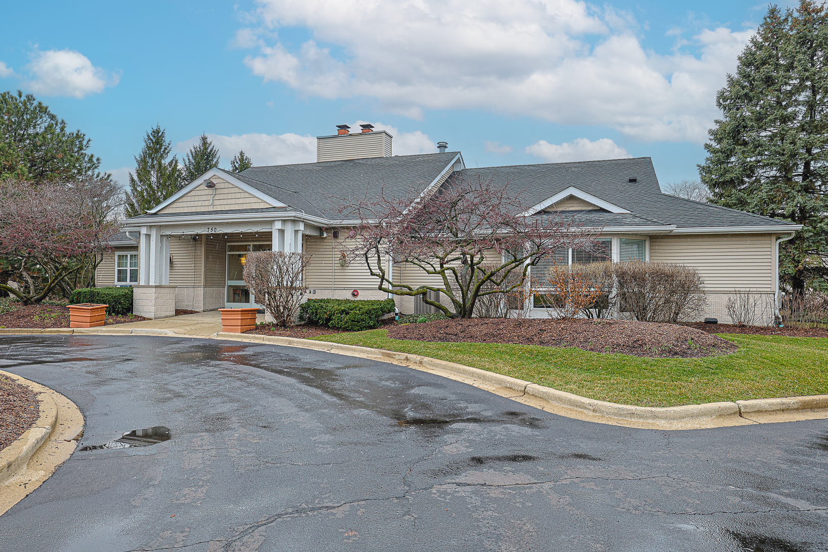 768 N Gary Avenue #103, Carol Stream, IL 60188