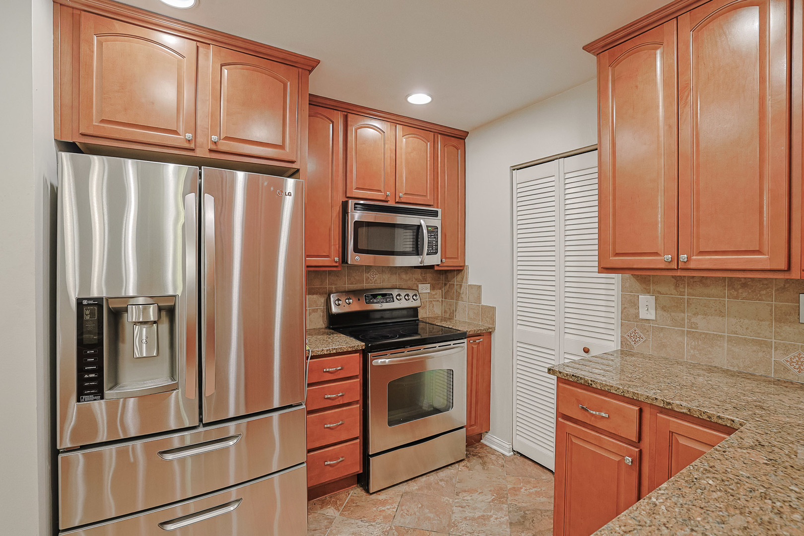 768 N Gary Avenue #103, Carol Stream, IL 60188