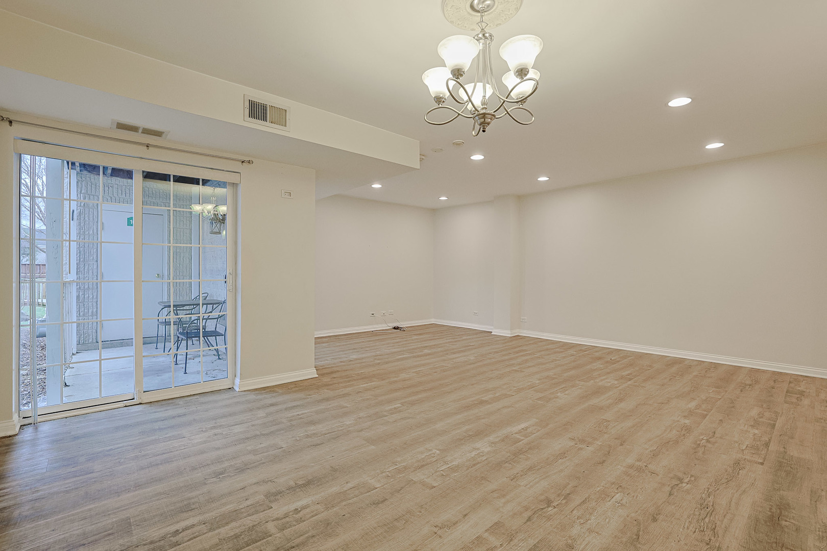 768 N Gary Avenue #103, Carol Stream, IL 60188