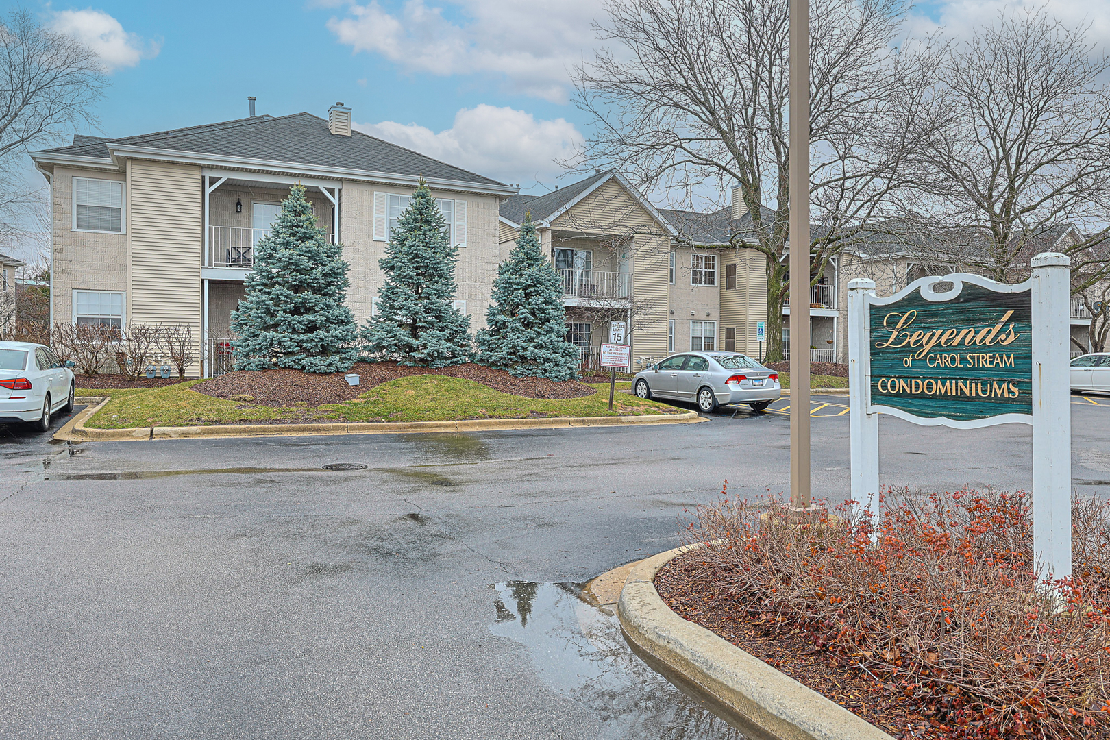 768 N Gary Avenue #103, Carol Stream, IL 60188