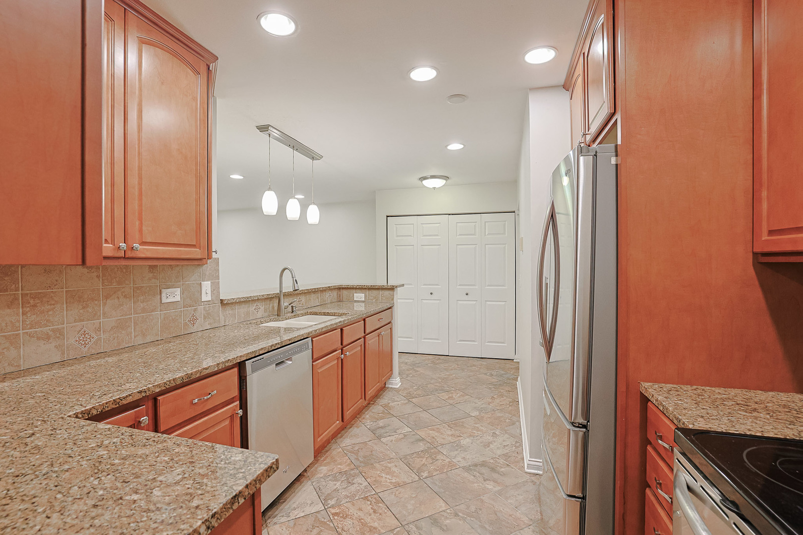 768 N Gary Avenue #103, Carol Stream, IL 60188