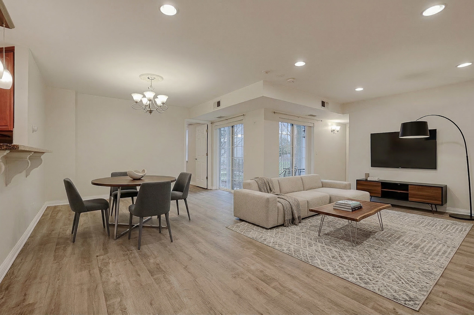 768 N Gary Avenue #103, Carol Stream, IL 60188