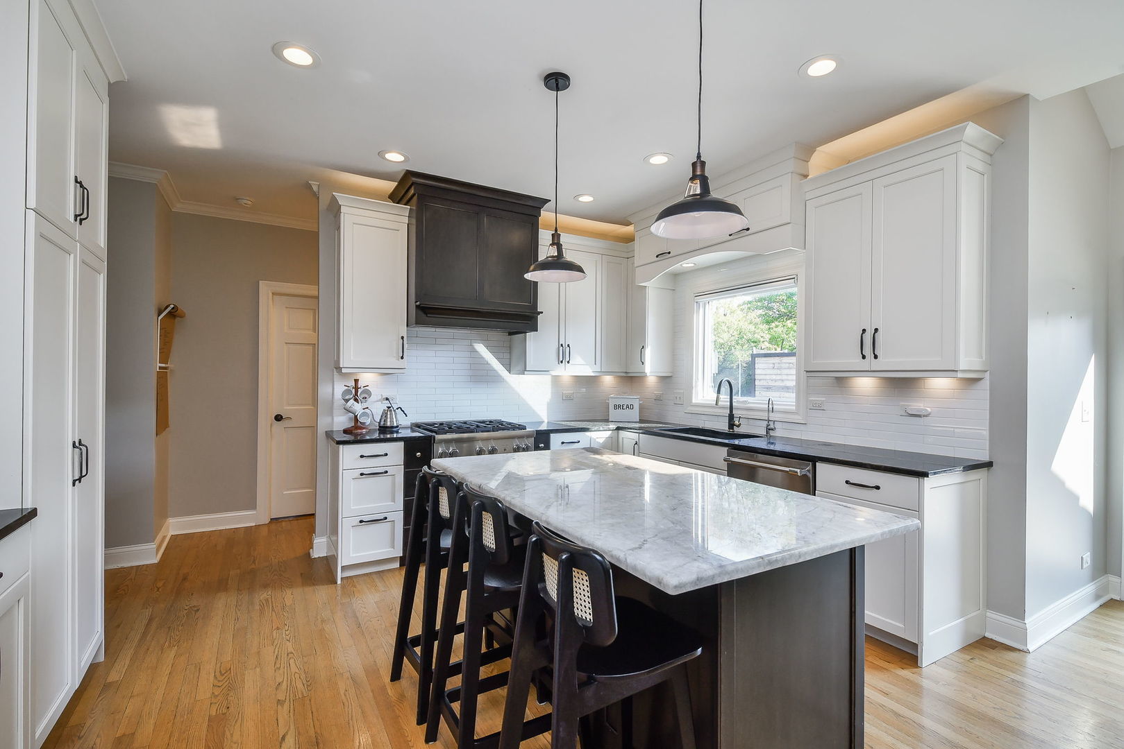 24 Winners Cup Circle, Wheaton, IL 60189