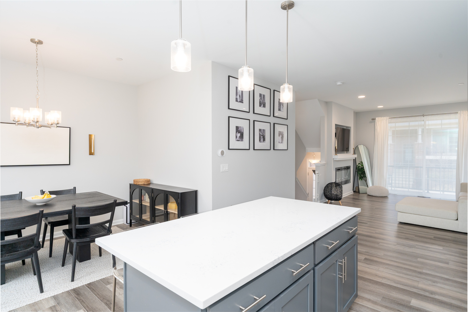 40 Woodmoor Court, Lombard, IL 60148