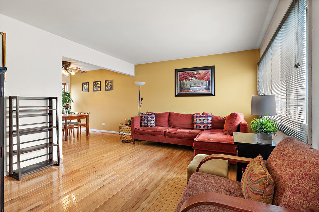 8000 W Lyons Street, Niles, IL 60714