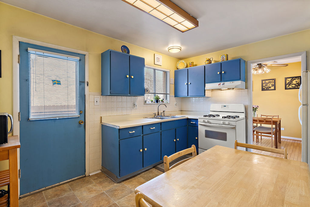 8000 W Lyons Street, Niles, IL 60714