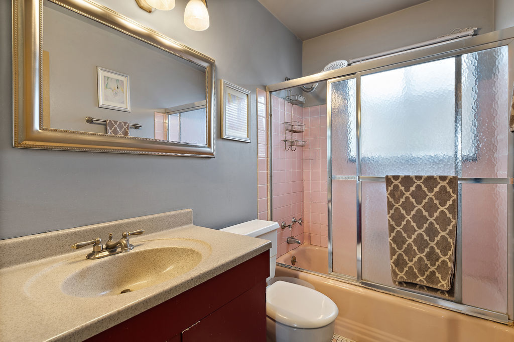 8000 W Lyons Street, Niles, IL 60714