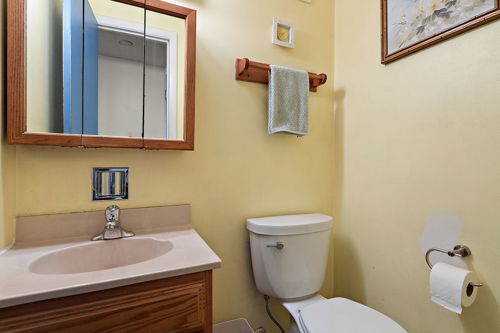 8000 W Lyons Street, Niles, IL 60714