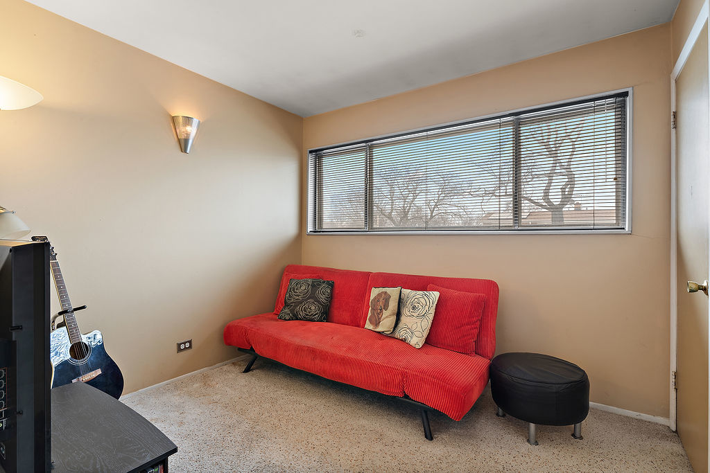 8000 W Lyons Street, Niles, IL 60714