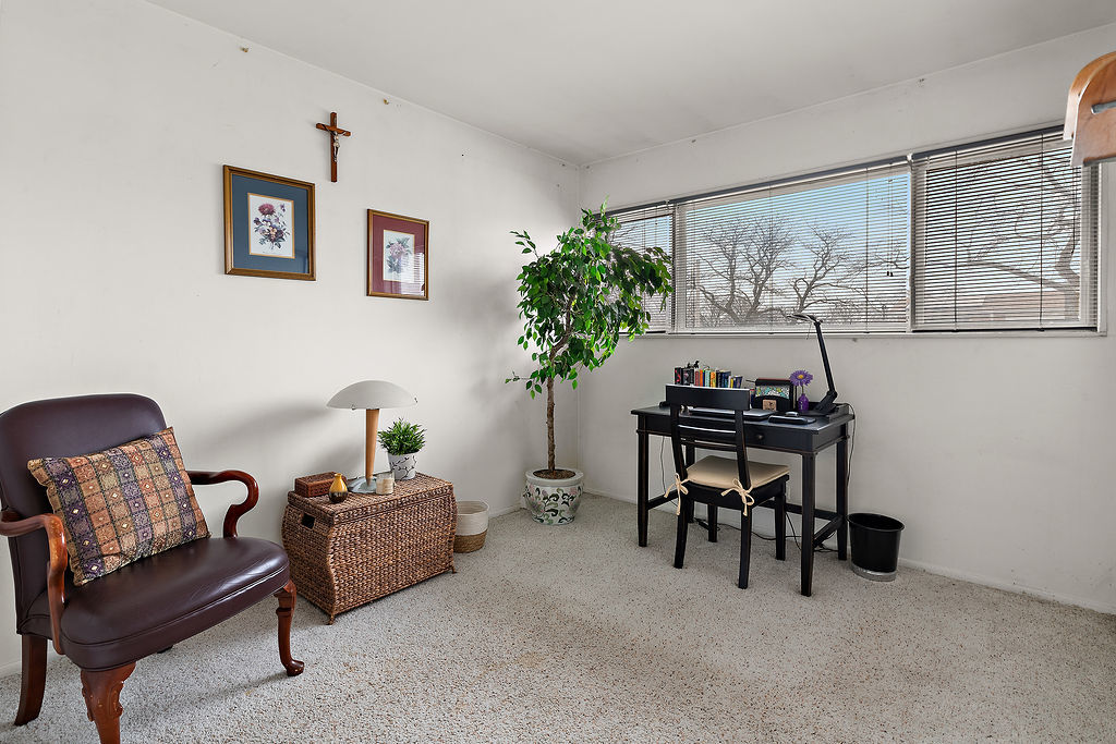 8000 W Lyons Street, Niles, IL 60714