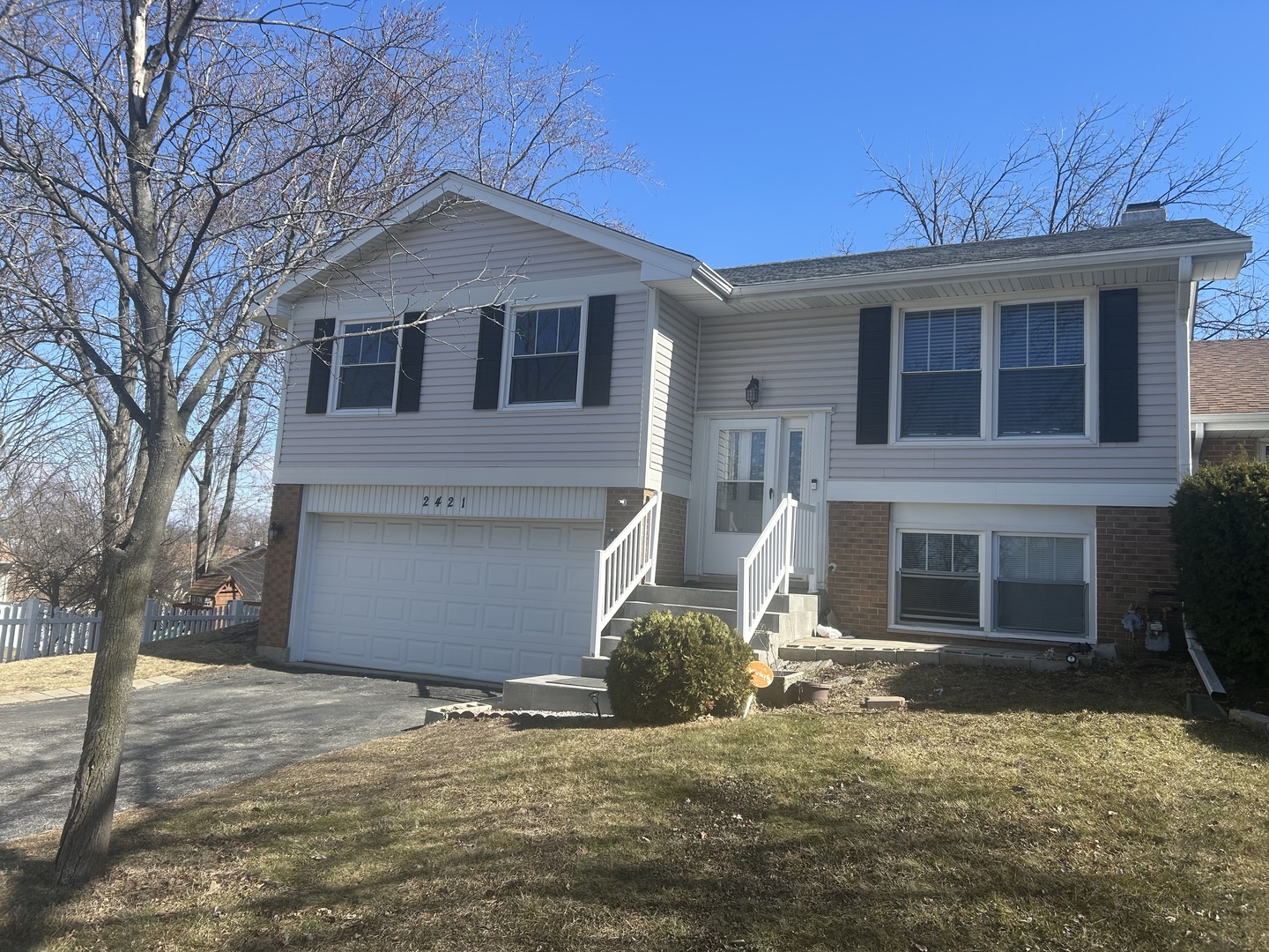 2421 Royal Drive #1, Lombard, IL 60148