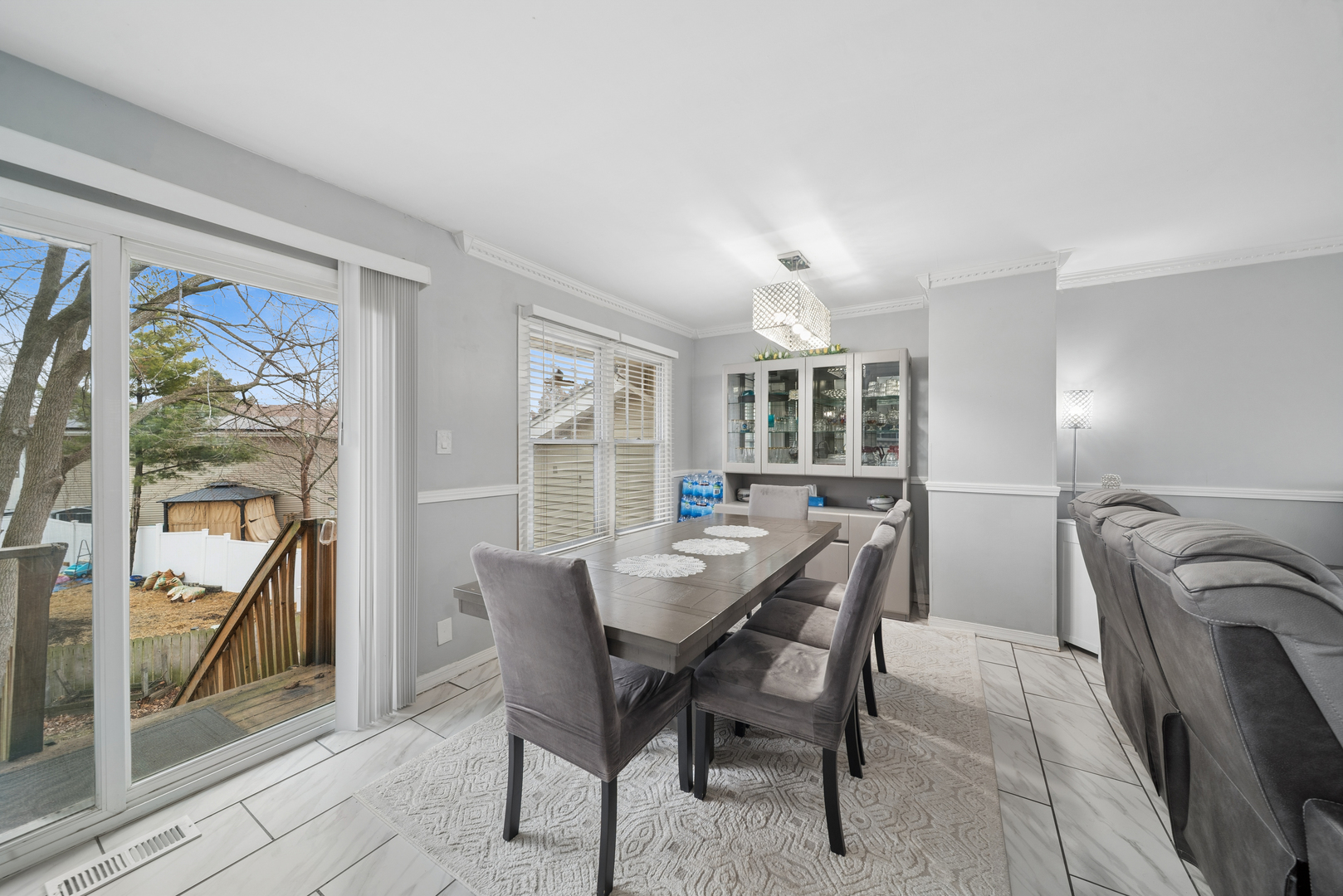 2421 Royal Drive #1, Lombard, IL 60148