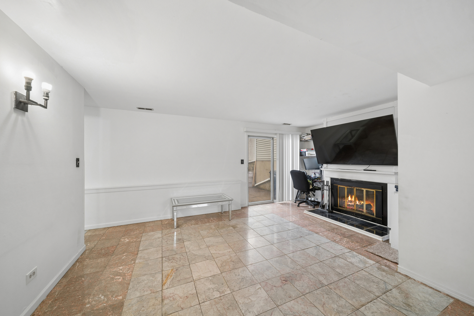 2421 Royal Drive #1, Lombard, IL 60148