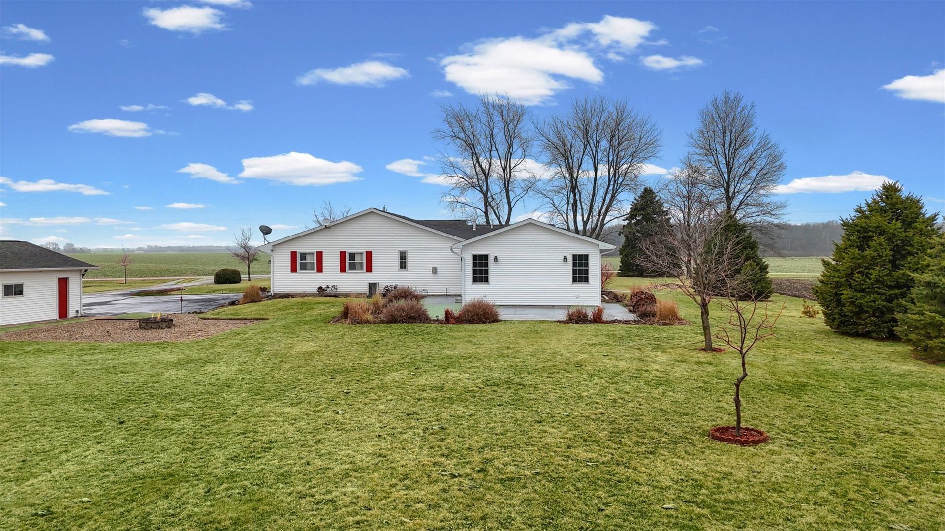 540 E 50n Road, Gibson City, IL 60936