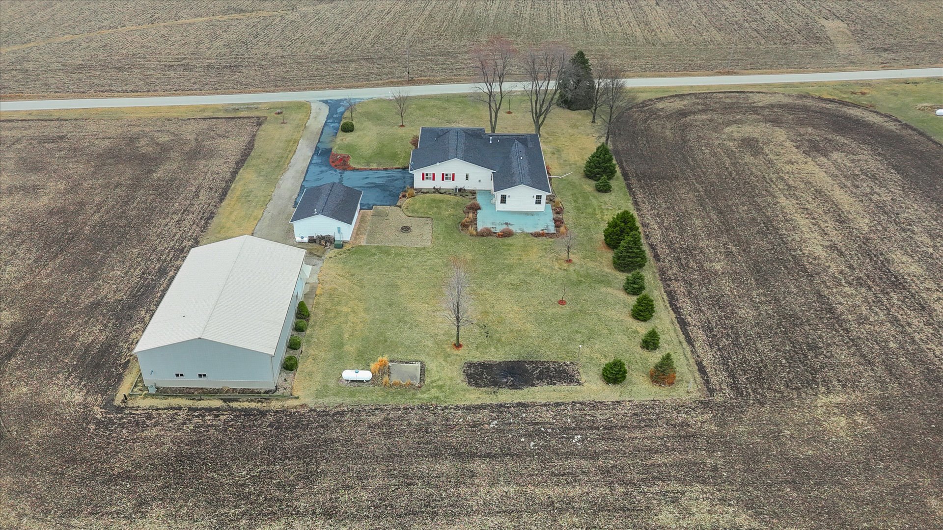 540 E 50n Road, Gibson City, IL 60936