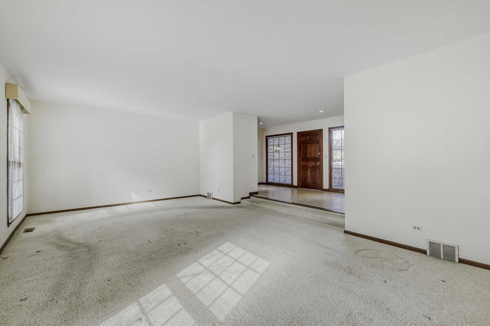 2113 Greenock Street, Inverness, IL 60067