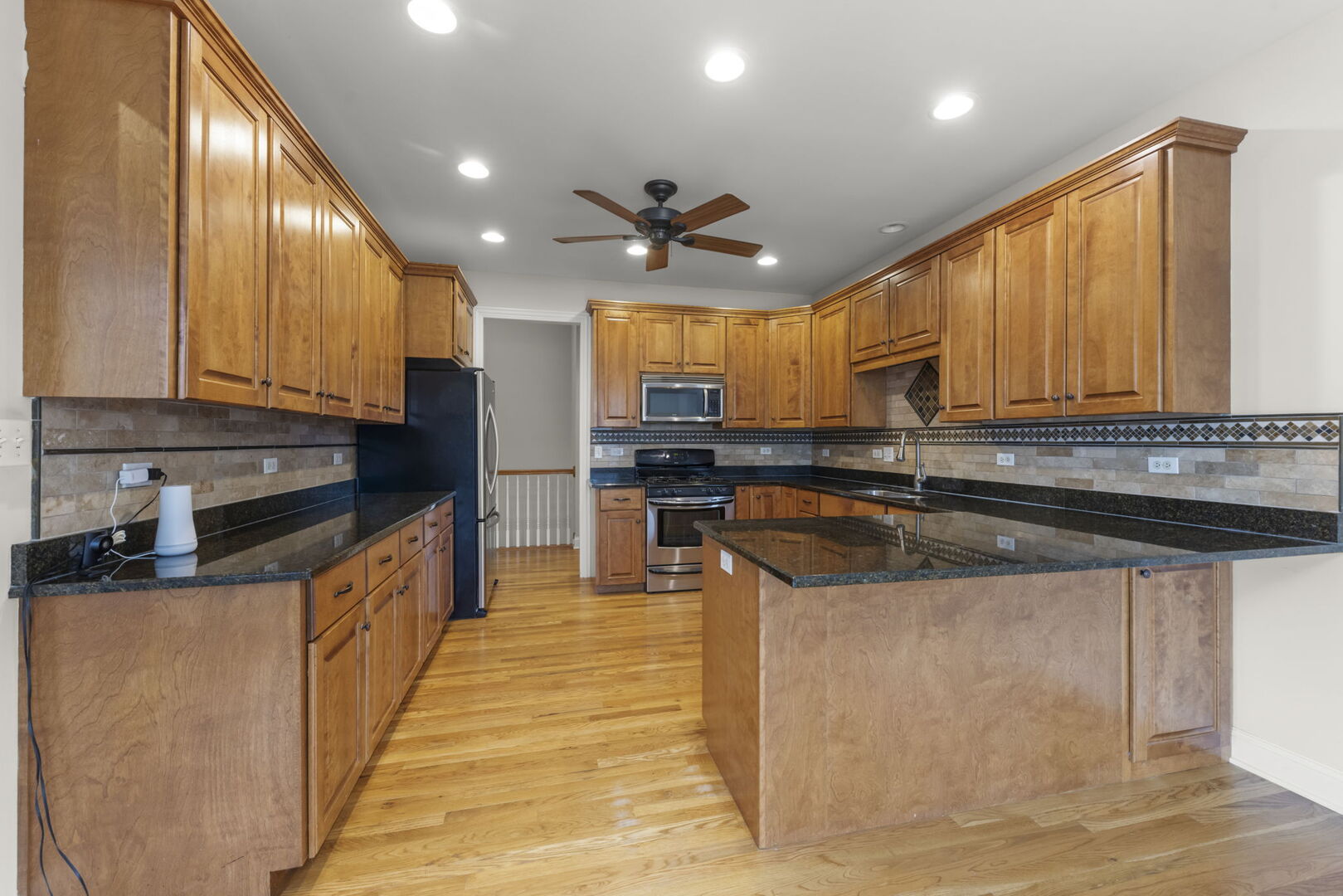 204 Amherst Circle, Oswego, IL 60543