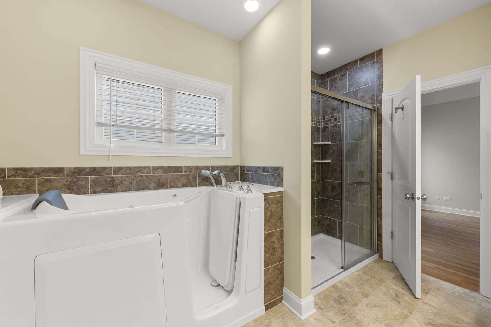 204 Amherst Circle, Oswego, IL 60543