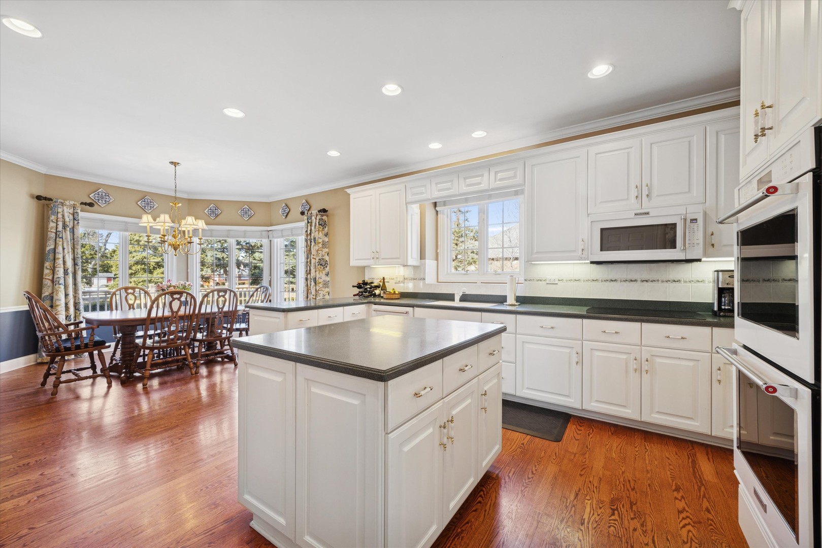 24735 W Manor Drive, Shorewood, IL 60404