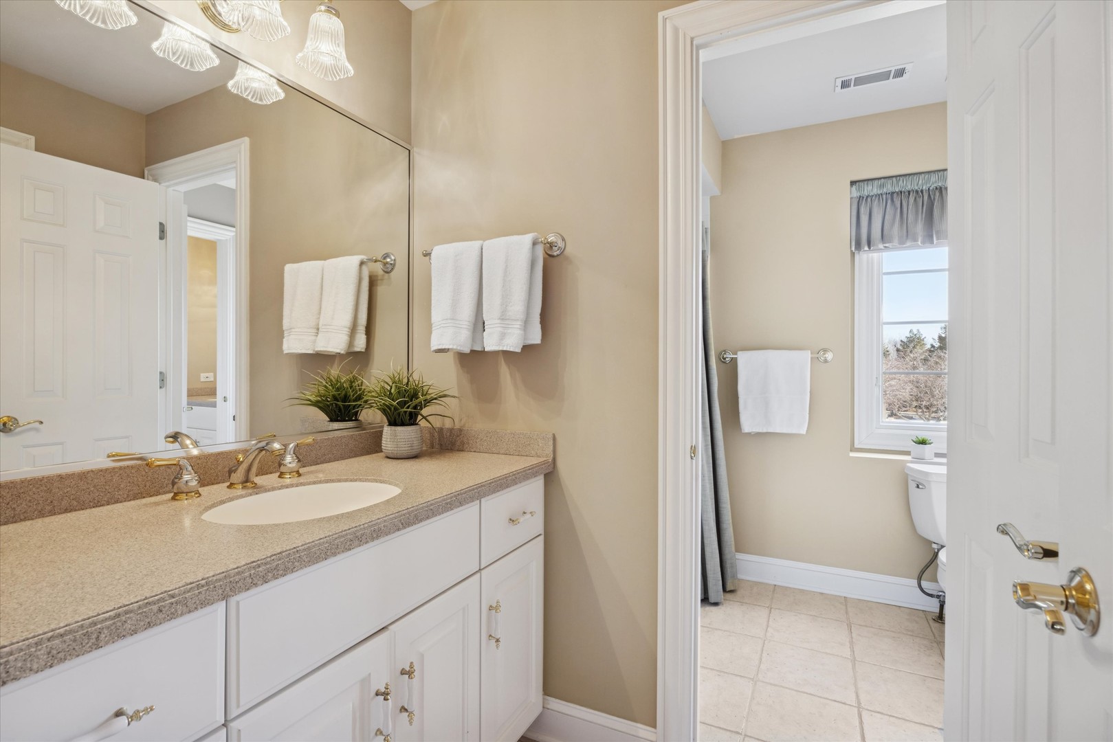 24735 W Manor Drive, Shorewood, IL 60404