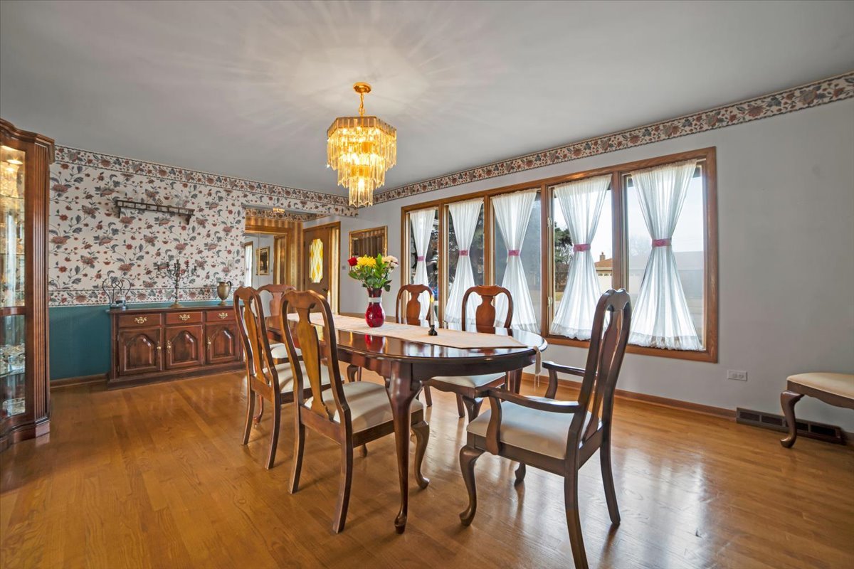 7631 Chestnut Drive, Orland Park, IL 60462