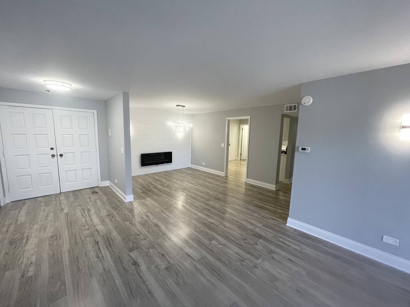 121 S Spruce Avenue #103, Wood Dale, IL 60191