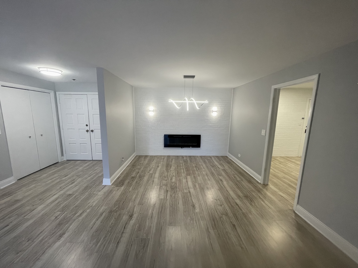 121 S Spruce Avenue #103, Wood Dale, IL 60191