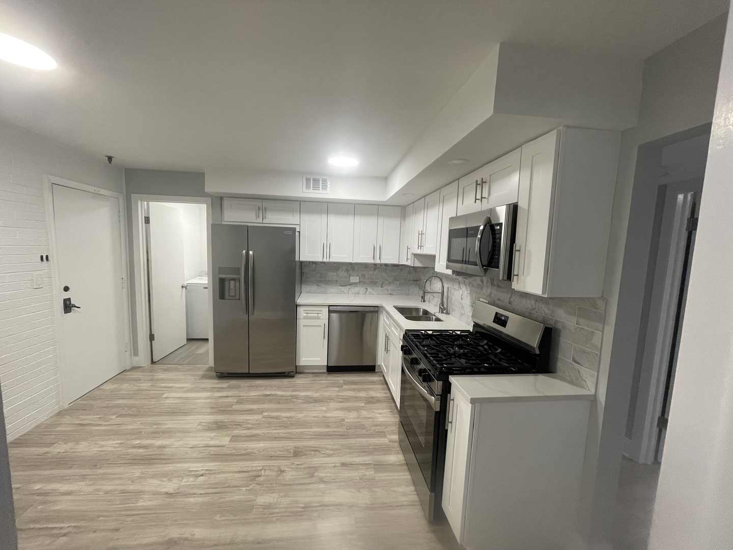 121 S Spruce Avenue #103, Wood Dale, IL 60191