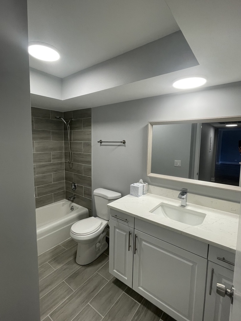 121 S Spruce Avenue #103, Wood Dale, IL 60191