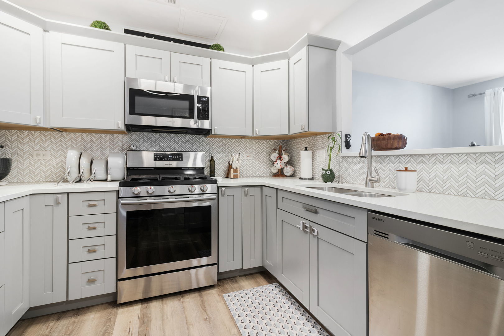 986 Four Seasons Boulevard #986, Aurora, IL 60504