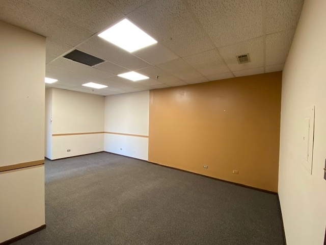 9944 S ROBERTS Road #108, Palos Hills, IL 60465