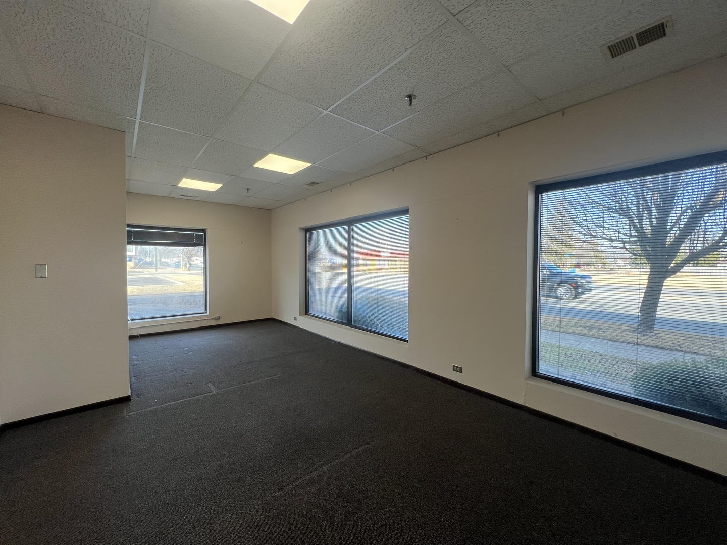 9944 S ROBERTS Road #108, Palos Hills, IL 60465