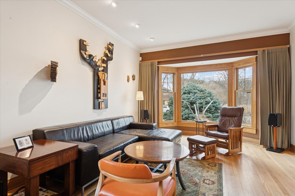 5255 W Ardmore Avenue, Chicago, IL 60646