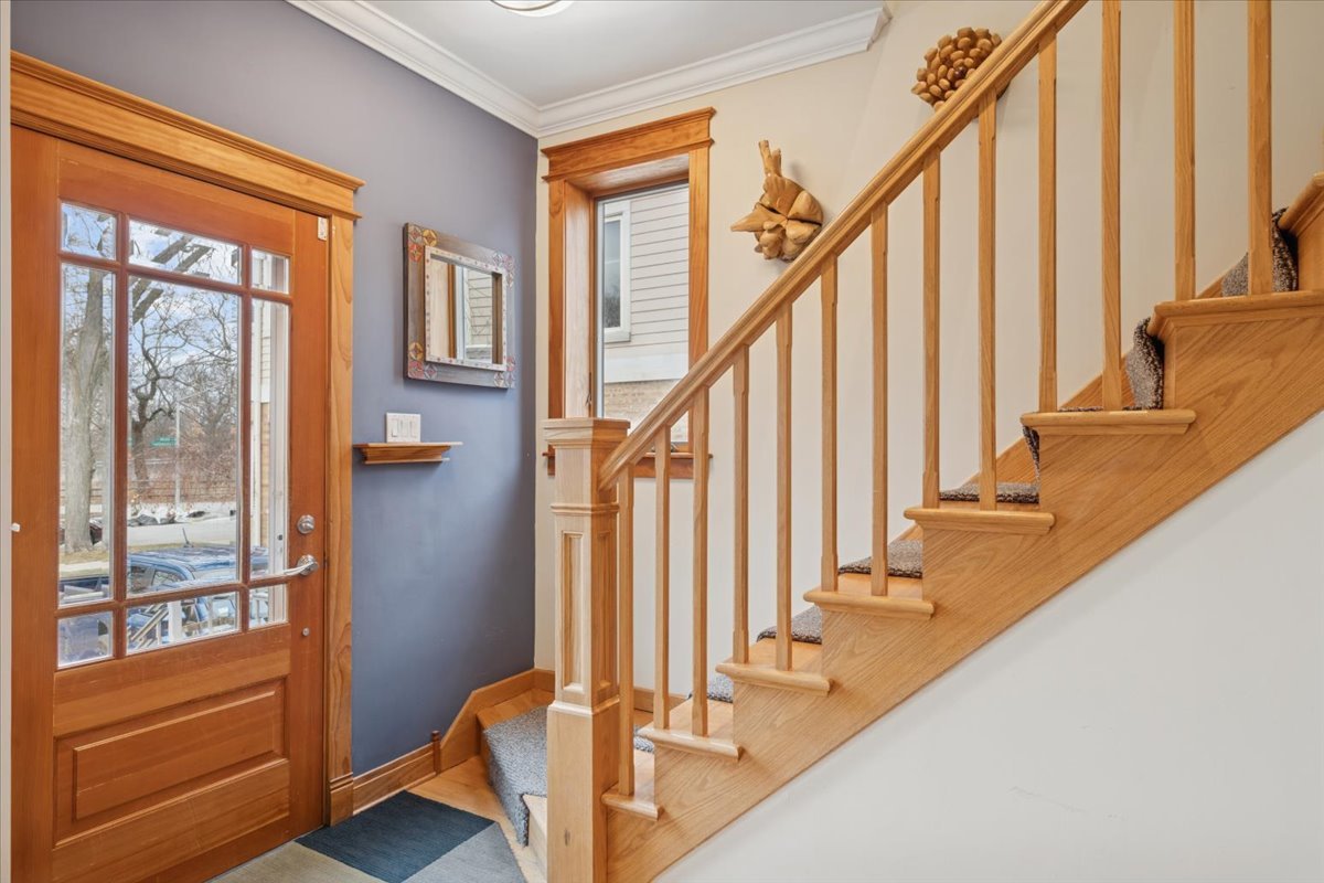 5255 W Ardmore Avenue, Chicago, IL 60646