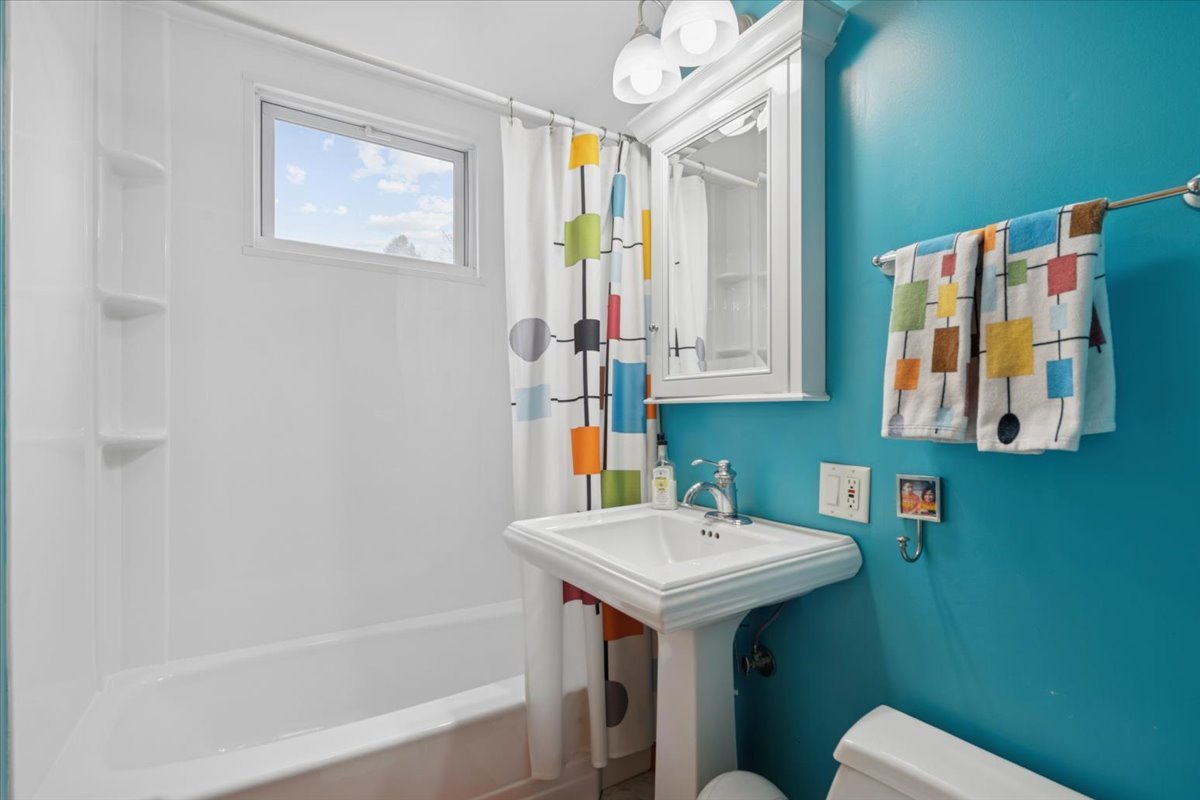 5255 W Ardmore Avenue, Chicago, IL 60646