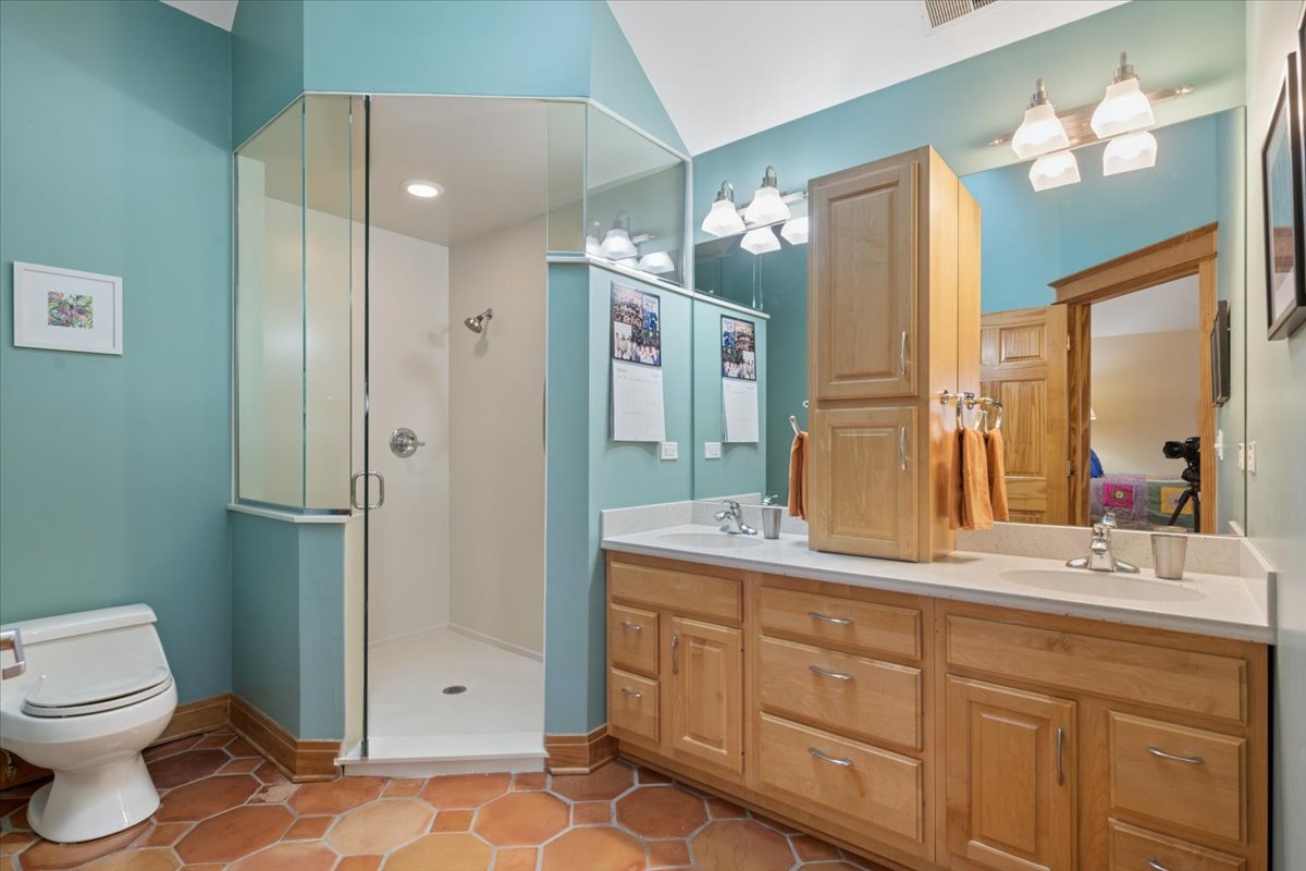 5255 W Ardmore Avenue, Chicago, IL 60646