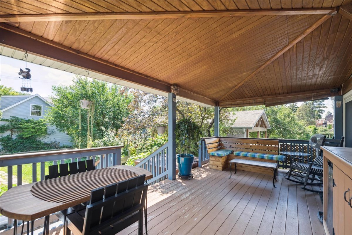 5255 W Ardmore Avenue, Chicago, IL 60646