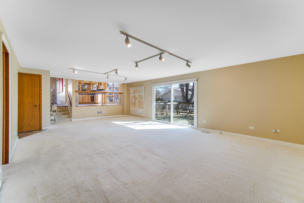 519 Charlestown Drive, Bolingbrook, IL 60440