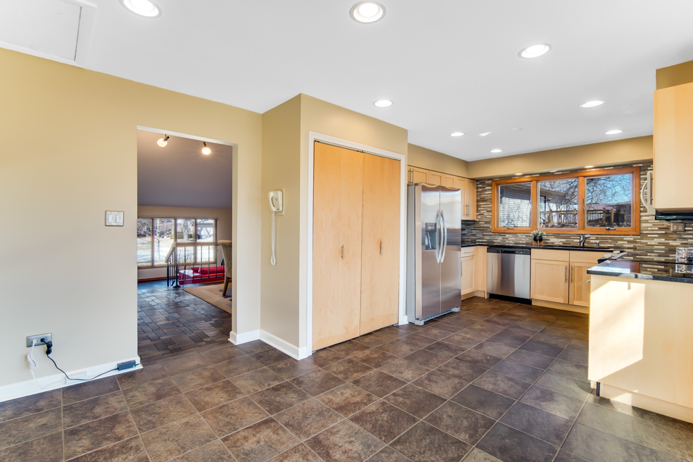 519 Charlestown Drive, Bolingbrook, IL 60440