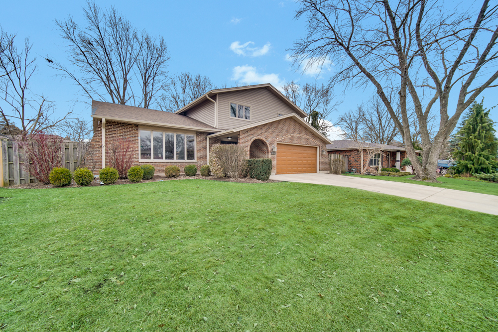 519 Charlestown Drive, Bolingbrook, IL 60440