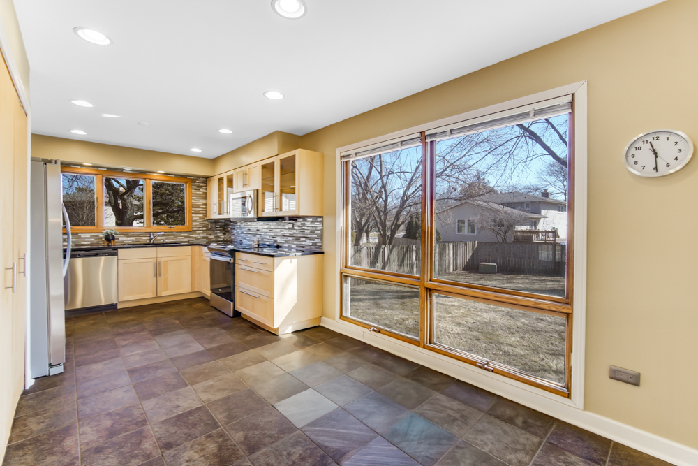 519 Charlestown Drive, Bolingbrook, IL 60440