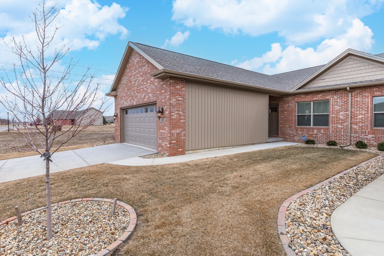 1906 Dunraven Road, Bloomington, IL 61704