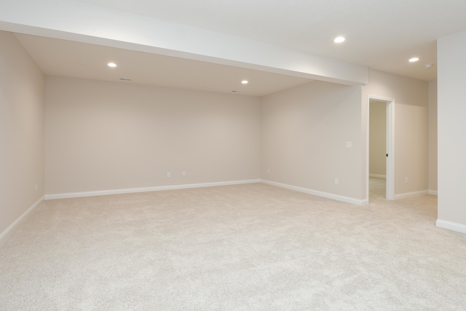 1906 Dunraven Road, Bloomington, IL 61704