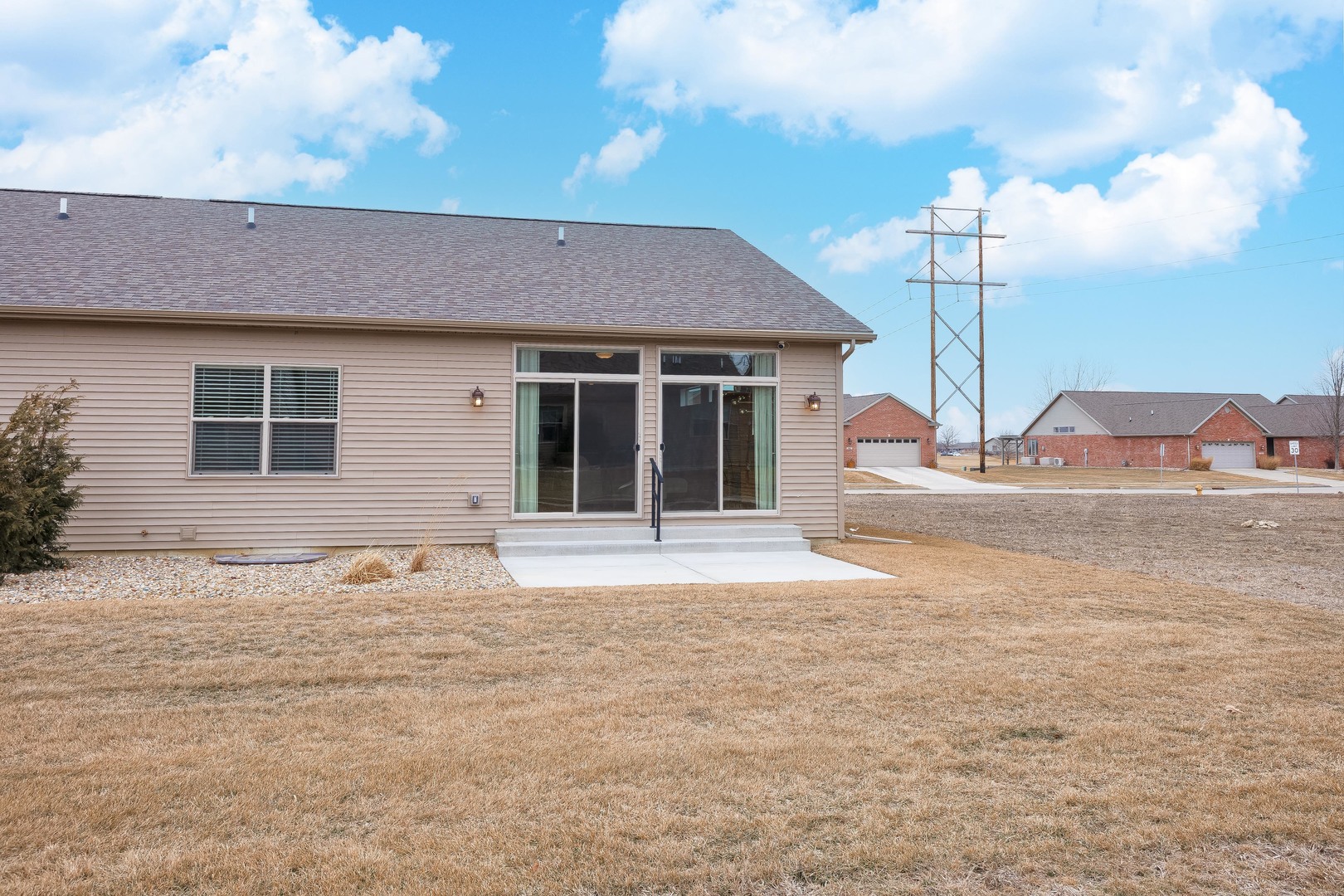 1906 Dunraven Road, Bloomington, IL 61704