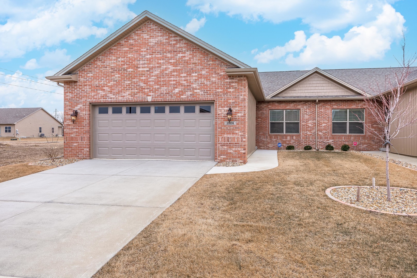 1906 Dunraven Road, Bloomington, IL 61704