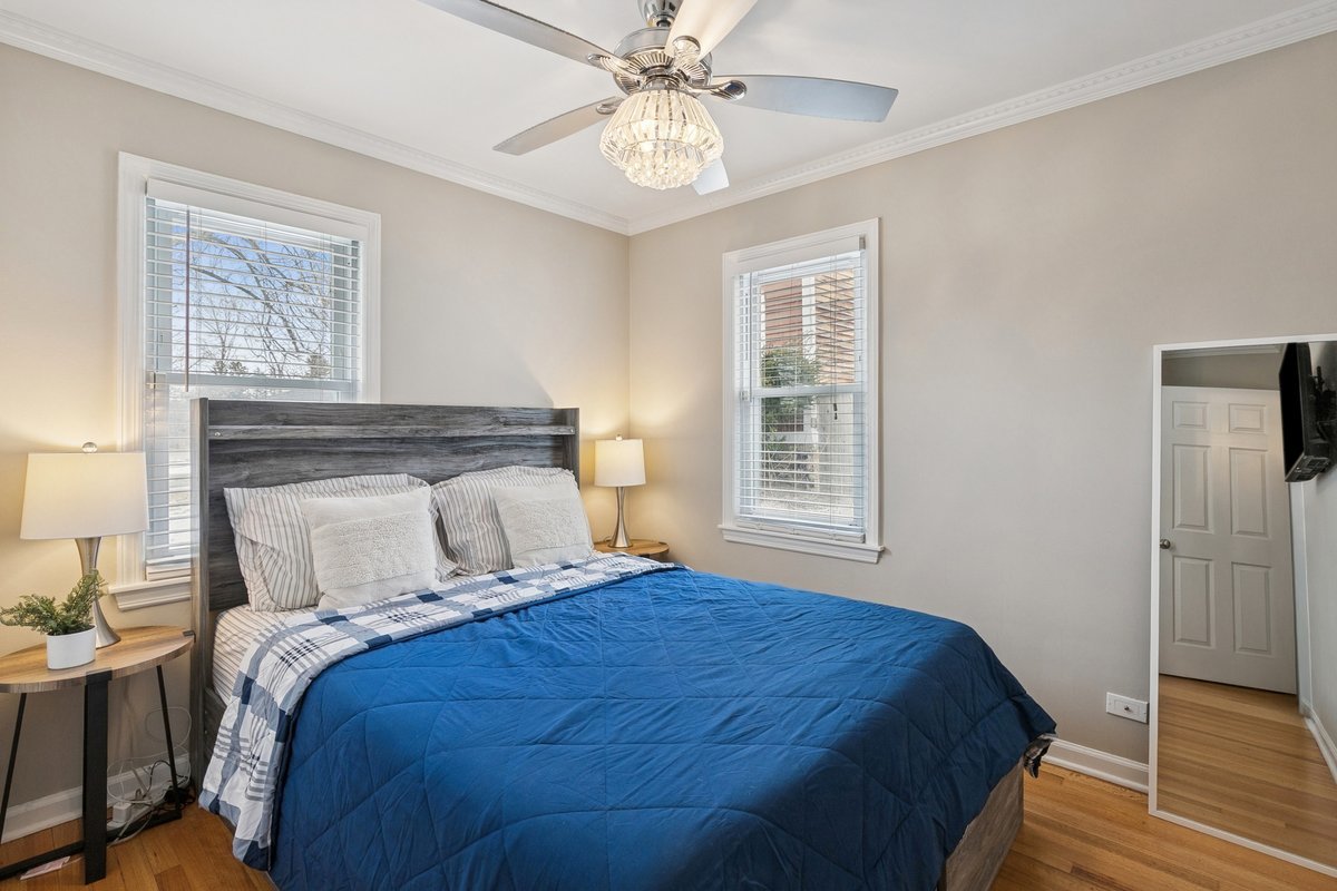 689 E Illinois Road, Lake Forest, IL 60045