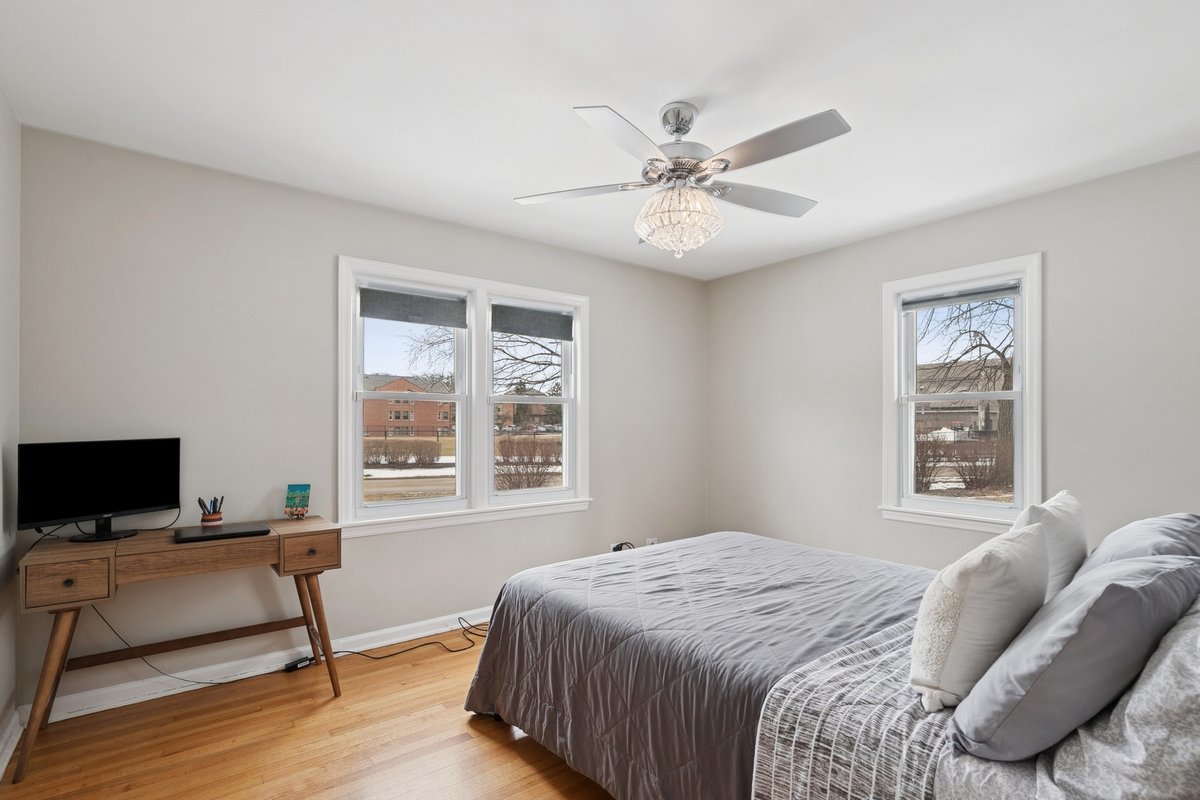 689 E Illinois Road, Lake Forest, IL 60045