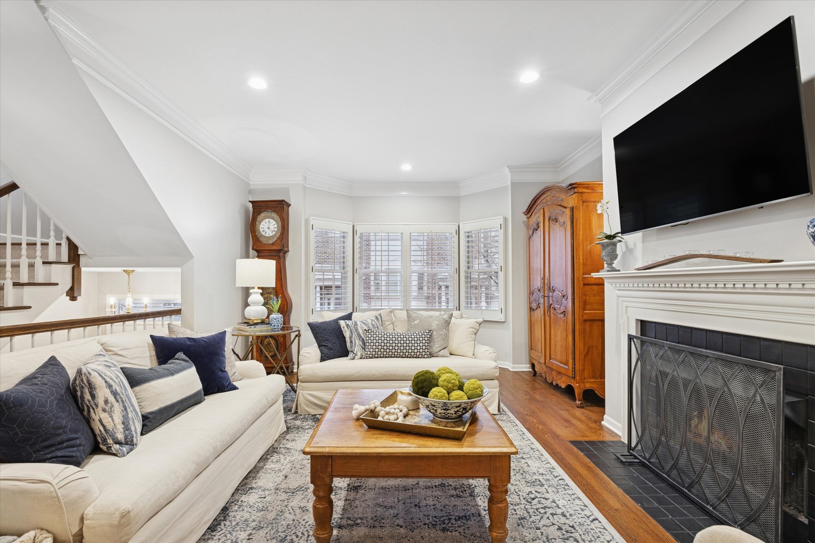 407 W Hillgrove Avenue, La Grange, IL 60525