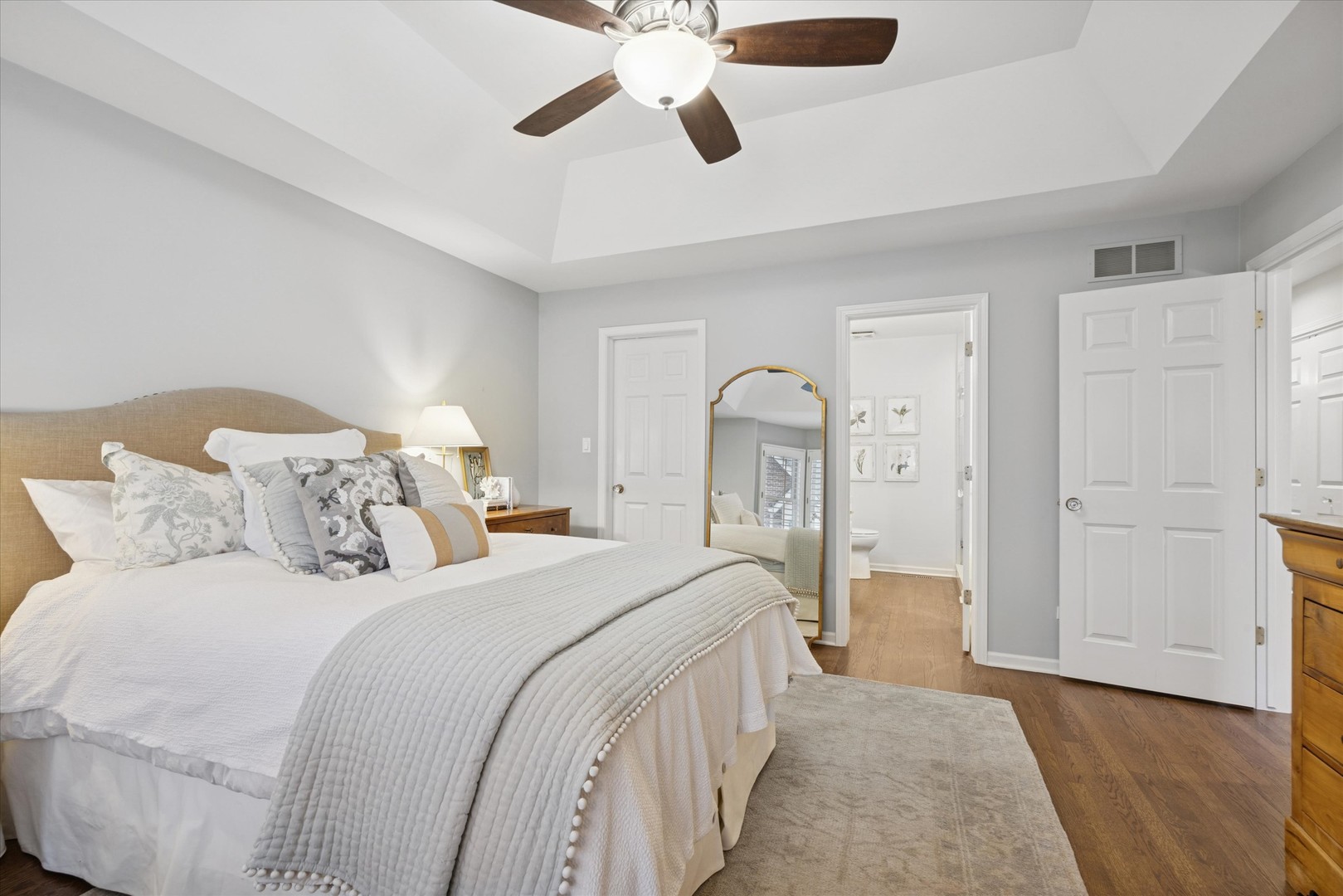 407 W Hillgrove Avenue, La Grange, IL 60525