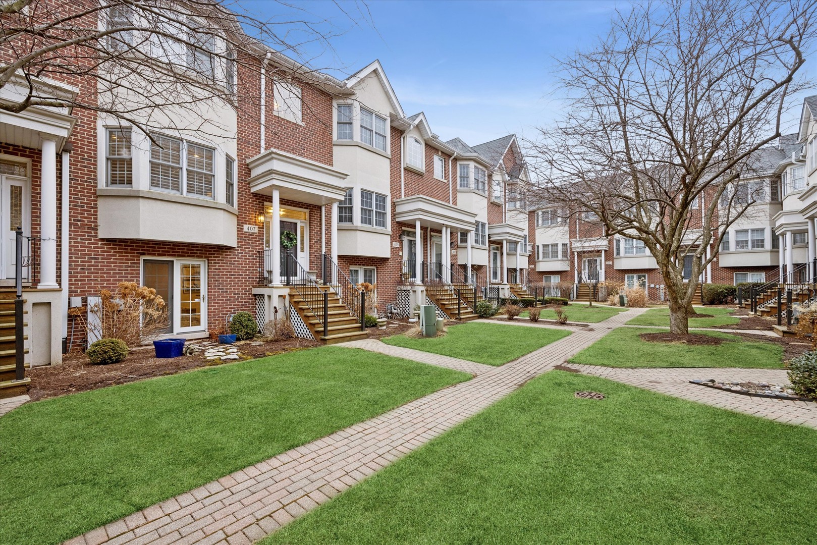 407 W Hillgrove Avenue, La Grange, IL 60525